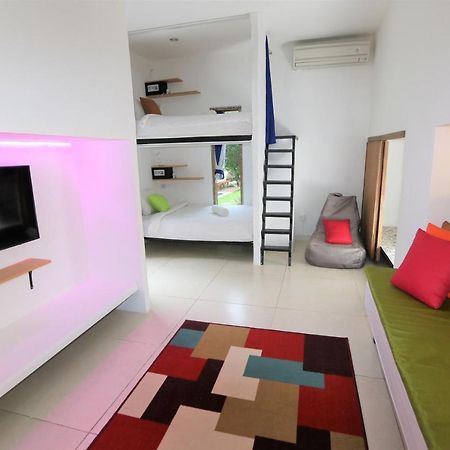 Cornerstone Bali Coworking Hostel Canggu  Bagian luar foto