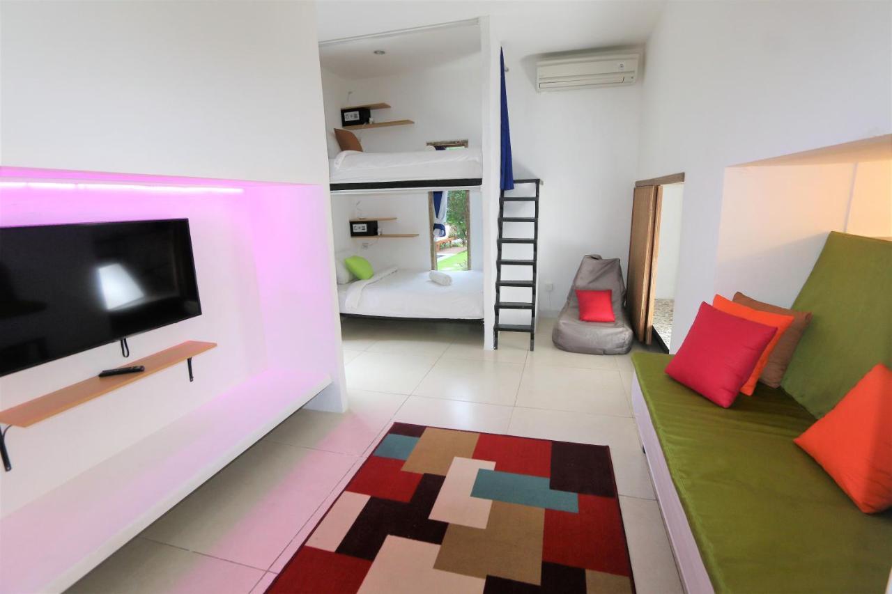 Cornerstone Bali Coworking Hostel Canggu  Bagian luar foto