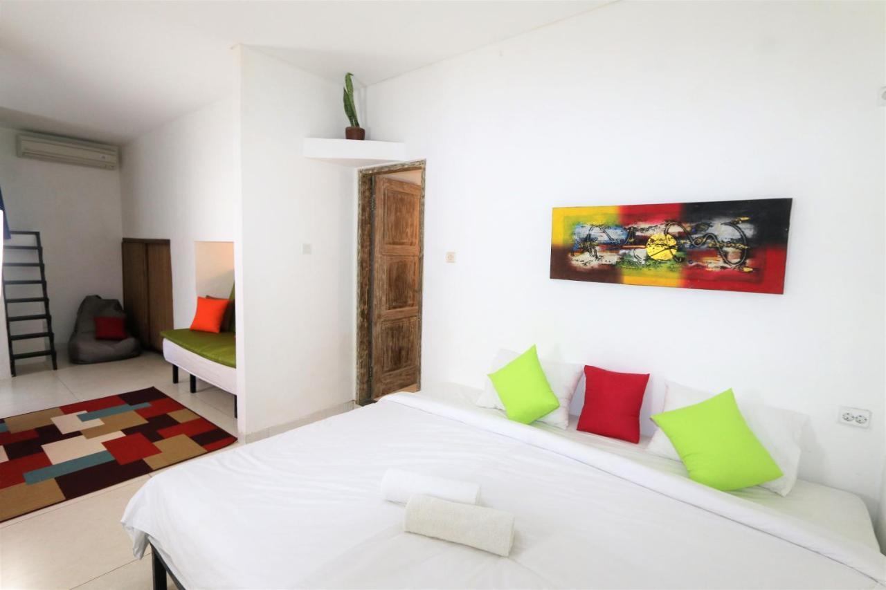 Cornerstone Bali Coworking Hostel Canggu  Bagian luar foto